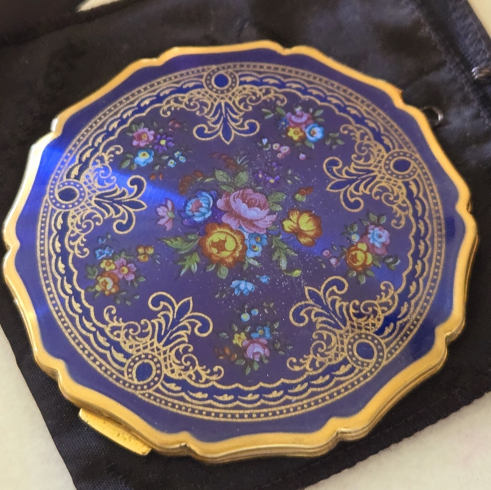 1950'S Vintage Stratton England Compact Blue with Floral and Gold Tone Accent